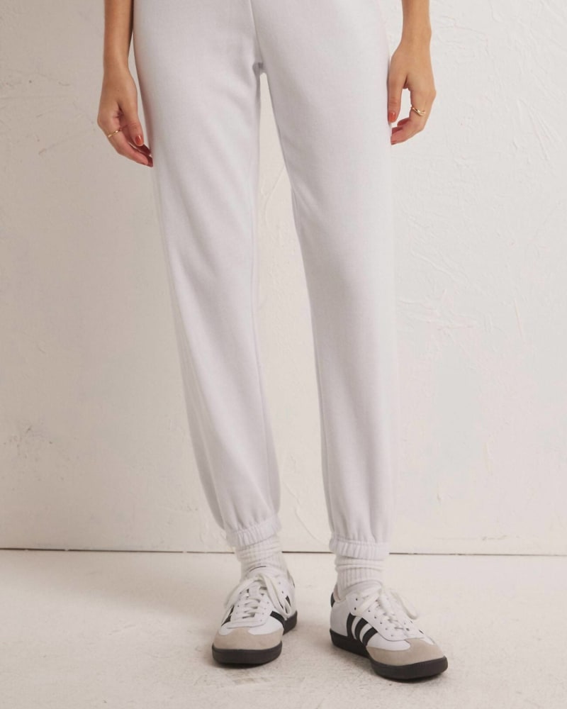 Front of a model wearing a size L Boys Classic Gym Jogger in White in White by Z Supply. | dia_product_style_image_id:332186
